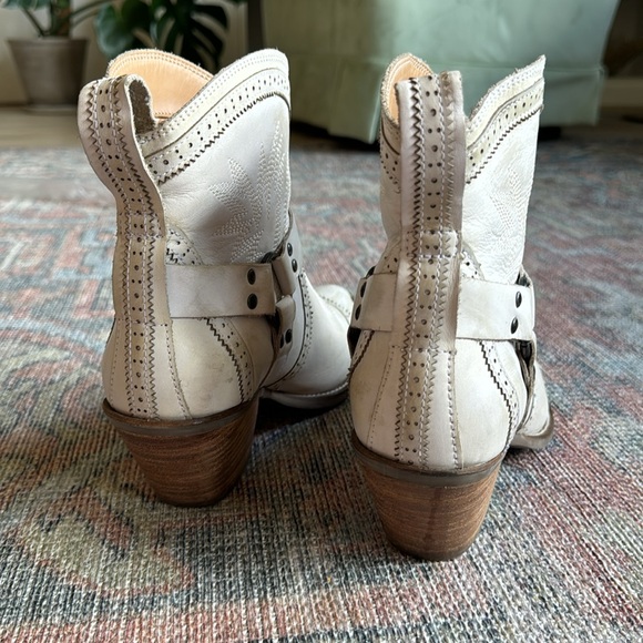 Dingo Gummy Bear White Short Cowboy Boot - Picture 6 of 11